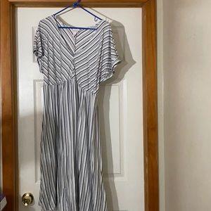 EUC Maternity Dress navy blue & white size xl
